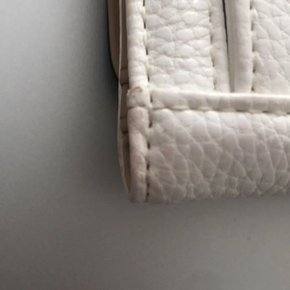 Guess wallet black white